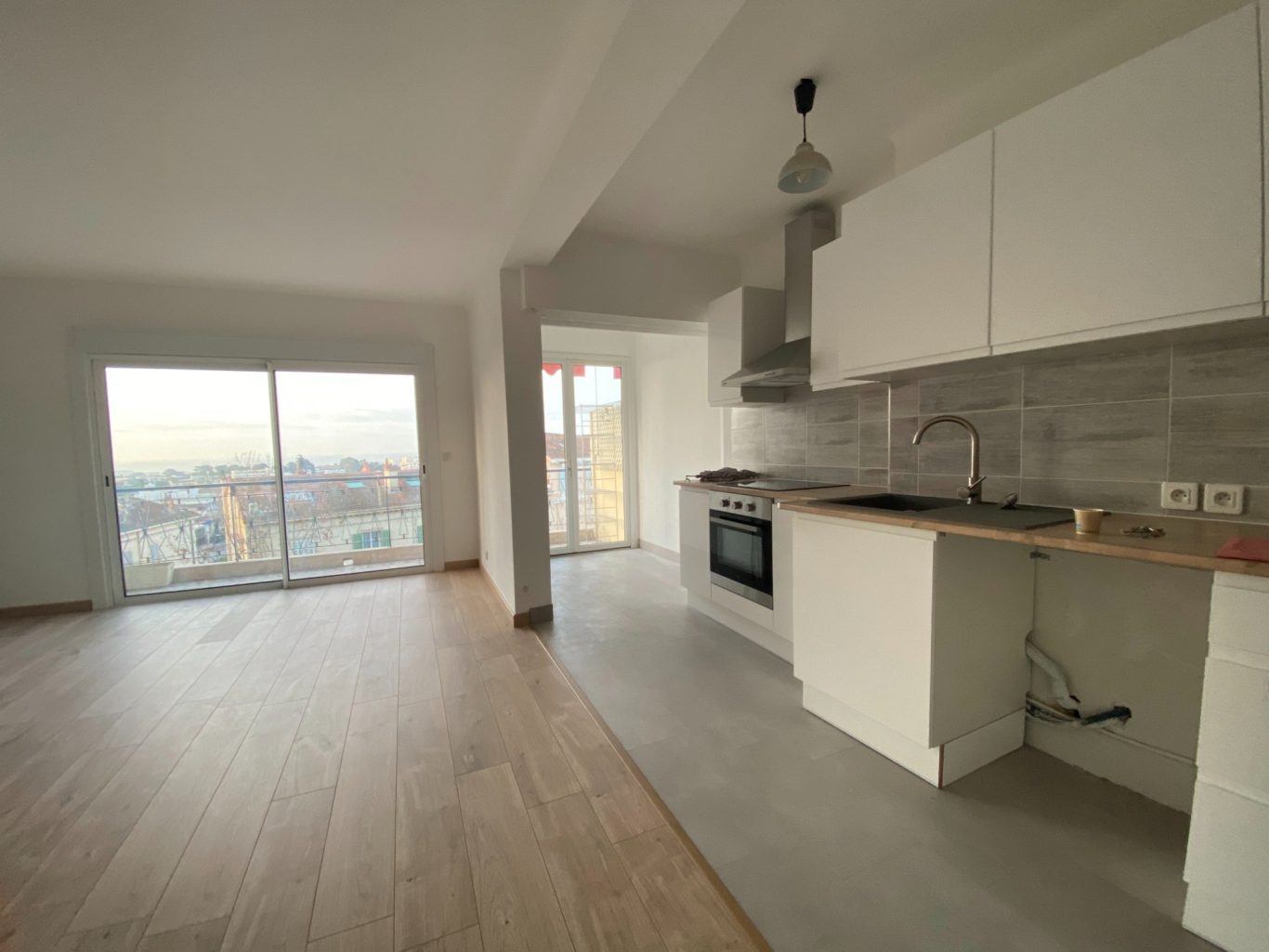 Sol, cuisine, salle de bain..... 3 pièces